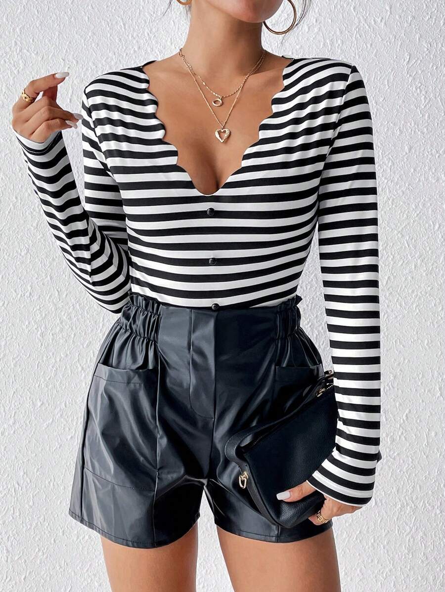 SHEIN Frenchy In sọc Cắt vỏ sò Áo thun - Đen và trắng - Xem 1