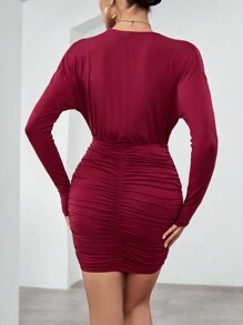 SHEIN Privé 垂領褶邊緊身洋裝 - 酒紅色 - 查看 2