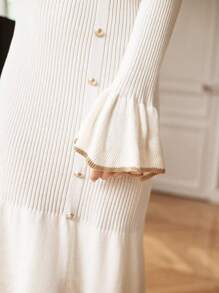 SHEIN Frenchy 小高領荷葉袖紐扣細節荷葉邊毛衣洋裝 - 米色 - 查看 2