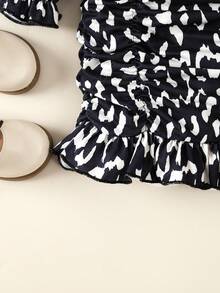 SHEIN 女小童滿版印花喇叭袖荷葉邊洋裝 - 黑與白 - 查看 6