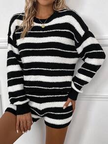 SHEIN Essnce Suéter con hombros caídos y pantalones cortos de punto con estampado de rayas - Blanco y Negro - Ver 4