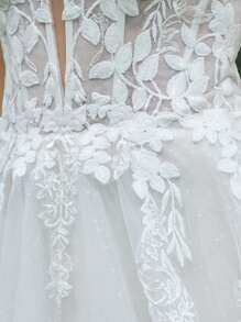 Contrast Embroidery Mesh Tube Wedding Dress Elegant Bridal Dress, Bride