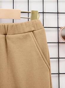 SHEIN Conjunto de Moletom com Capuz de Pelúcia de Urso para Meninos Pré-Adolescentes e Calça de Moletom com Bolso Canguru e Bolsa Transversal com Alça Suspensória com Estampa em Inglês, Flanelado Reforçado