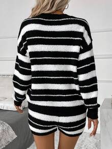 SHEIN Essnce Suéter con hombros caídos y pantalones cortos de punto con estampado de rayas - Blanco y Negro - Ver 2