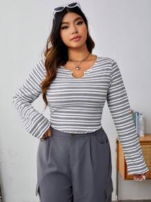 SHEIN EZwear Hơn In sọc Đường viền cổ có rãnh Áo thun - Màu Xám nhạt - Xem 2