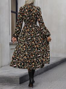 SHEIN Clasi Sukienka z długimi rękawami i nadrukiem na całej powierzchni - Wojskowa Zieleń - Zobacz 2