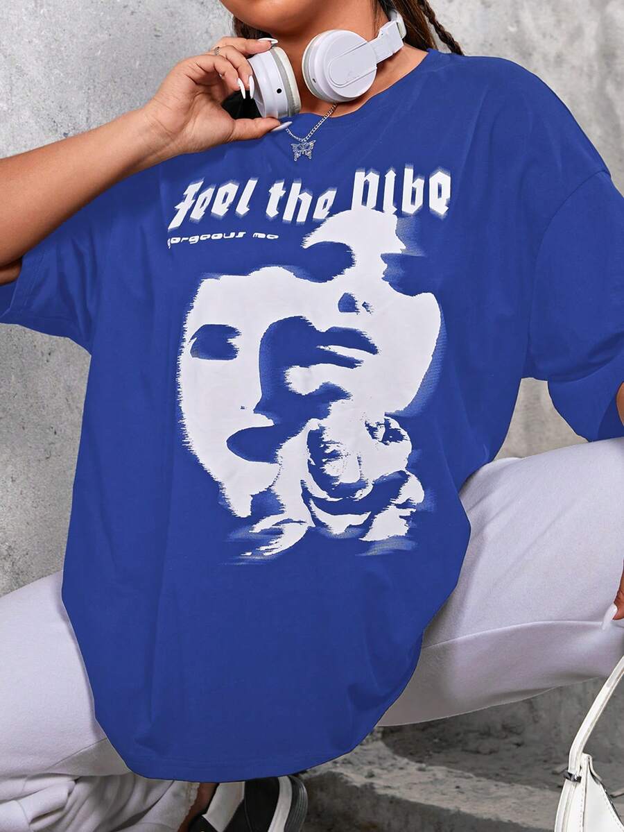 SHEIN EZwear Plus Hình & Slogan Đồ họa Áo thun trễ vai - Màu xanh lam - Xem 1