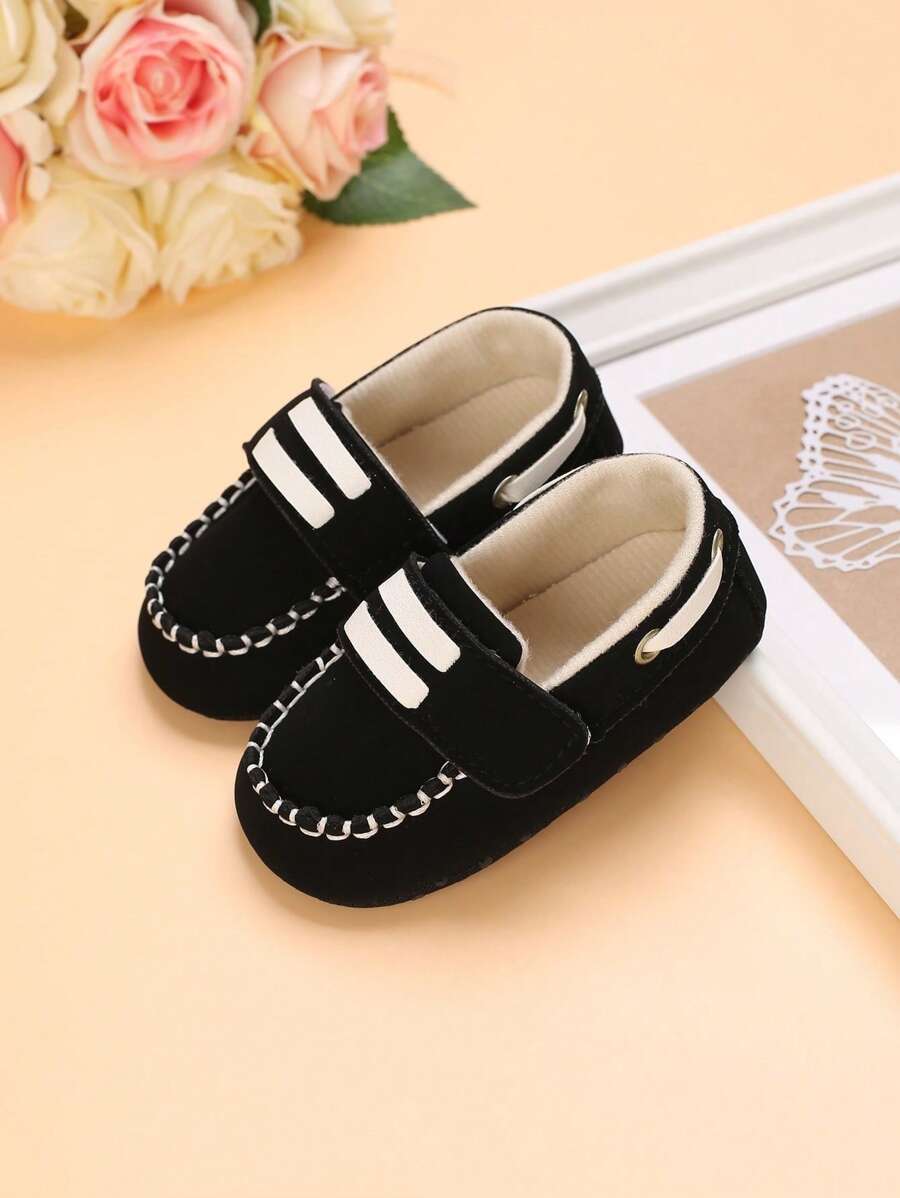 Giày lười đế bằng ngoài trời màu đen cho trẻ sơ sinh, giày đế bằng có chi tiết khâu hai tông màu - màu đen - Xem 1