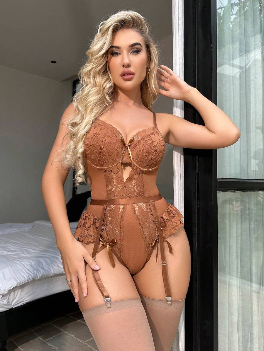 Classic Sexy Floral Lace Underwire Garter Lingerie Set With 1pair Stocking - Mocha Brown - View 1