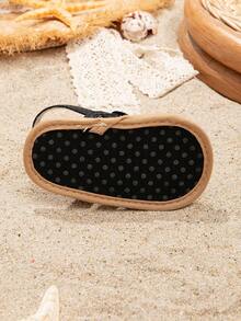 1雙經典黑色透氣簡約室內女嬰涼鞋，帶蝴蝶裝飾，0至1歲