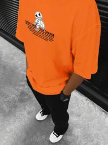 Manfinity EMRG 男士加大號寬鬆落肩t恤,標語和圖形印花 - 橘色 - 查看 3