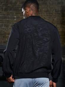 Manfinity Sport Corelite Chaqueta bomber con cremallera y estampado de camuflaje para hombres, chaqueta deportiva para entrenamiento - Negro - Ver 2