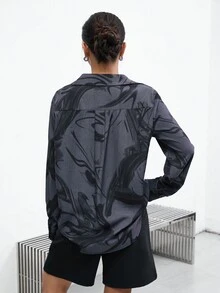SHEIN Essnce Camisa con estampado de dibujo con botón delantero - Gris Oscuro - Ver 2