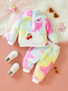 SHEIN 女孩嬰兒紮染櫻桃刺繡袋鼠口袋絨毛衛衣和褲子 - 彩色 - 查看 1