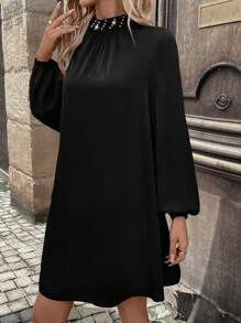 SHEIN Clasi 珍珠串珠小高領燈籠袖洋裝 - 黑色 - 查看 3