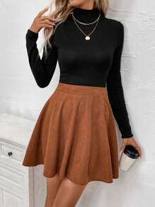 SHEIN LUNE 女士冬季高領修身t恤和絨面擴腿裙拼色套裝 - 棕色 - 查看 3