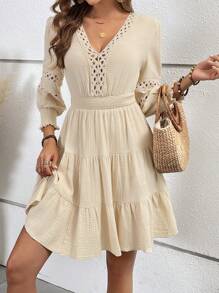 SHEIN VCAY 水溶蕾絲拼接荷葉邊洋裝 - 杏色 - 查看 3