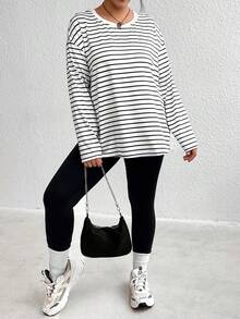 Flirla 大碼條紋印花落肩T恤 - 黑與白 - 查看 3