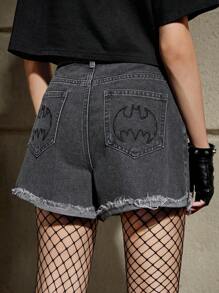 Batman X ROMWE 刺繡蝙蝠圖案毛邊牛仔短褲 - 黑色 - 查看 1