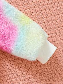 SHEIN 女孩嬰兒紮染櫻桃刺繡袋鼠口袋絨毛衛衣和褲子 - 彩色 - 查看 5