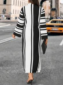 SHEIN Unity 大碼條紋圖案下擺開叉毛衣洋裝 - 黑與白 - 查看 3