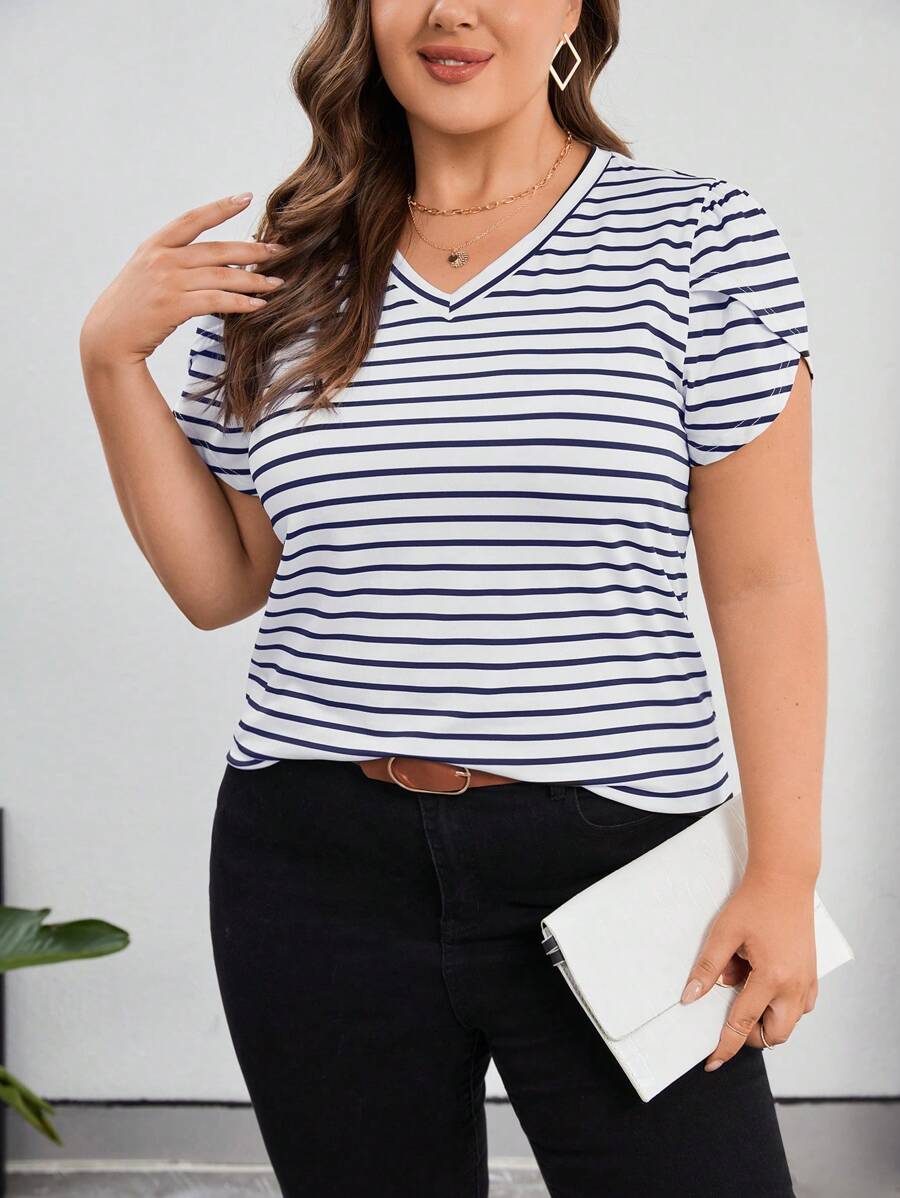 SHEIN Essnce 夏季加大条纹花瓣袖 T 恤 - 藍白色 - 查看 1