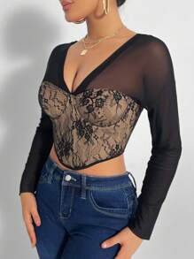 Zolique 蕾絲拼接頭巾下擺短款蕾絲上衣 - 黑色 - 查看 3