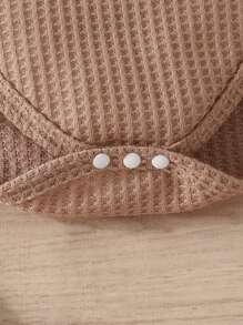 SHEIN 男孩嬰兒字母圖案連身背心&前繫帶短褲 - 杏色 - 查看 6