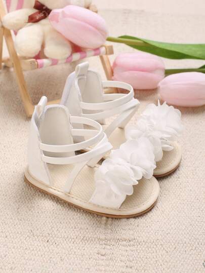 1雙時尚簡約的女嬰涼鞋,0-1歲