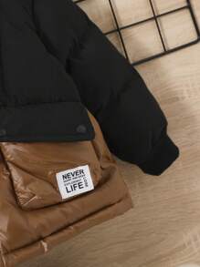 SHEIN 男婴双色字母贴片翻盖口袋连帽棉服外套（不含毛衣） - 彩色 - 查看 4