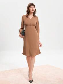 SHEIN BIZwear 素色前紐扣洋裝 - 棕色 - 查看 1