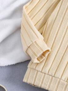 SHEIN 男童字母拼貼細節小高領運動衫和運動褲 - 杏色 - 查看 3