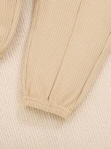 SHEIN Đứa bé trai Áo phông trơn & Chi tiết được vá Áo Hoodie & Quần thể thao - Màu be - Xem 6