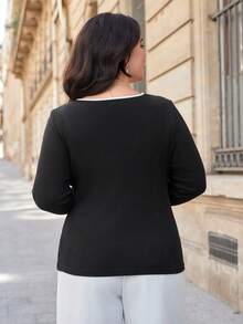 SHEIN Privé 大碼撞色滾邊雞心領口T恤 - 黑色 - 查看 2