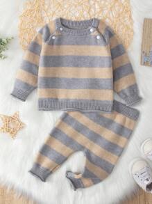 SHEIN 女嬰條紋圖案插肩袖紐扣細節套頭毛衣和針織褲 - 彩色 - 查看 1