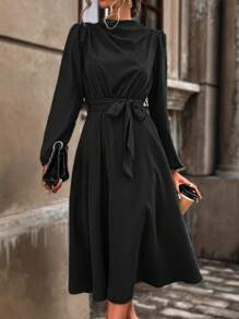Chiquease 小高領燈籠袖繫腰帶洋裝 - 黑色 - 查看 1