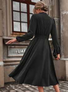 Chiquease 小高領燈籠袖繫腰帶洋裝 - 黑色 - 查看 2