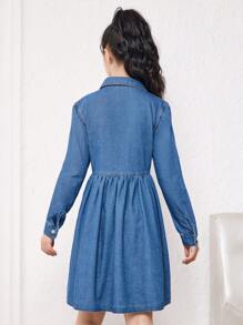 青少年女孩翻蓋細節前紐扣牛仔洋裝 - 深色水洗藍 - 查看 2