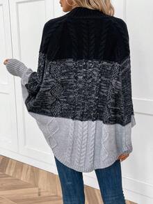 SHEIN LUNE Poncho de color combinado de manga murciélago tejido de cable - Blanco y Negro - Ver 2