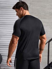 Manfinity Sport Corelite 男士口號圖案拉格蘭袖運動T恤，運動上衣 - 黑色 - 查看 2