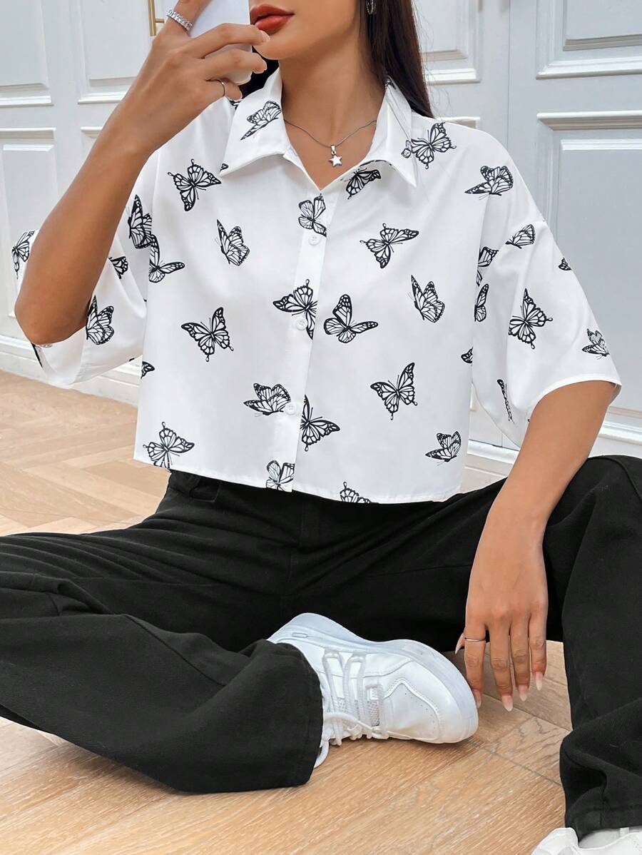 SHEIN EZwear 蝴蝶印花翻領短袖下垂肩扣短襯衫 - 白色 - 查看 1