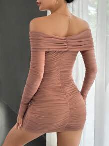SHEIN PETITE 一字肩褶邊網紗緊身洋裝 - 藕粉色 - 查看 2
