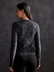 MOTF PREMIUM 金屬色褶皺蛇形圓環上衣 - 淺灰紫 - 查看 9