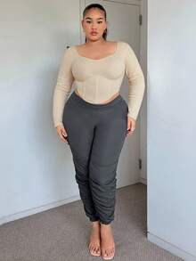 SHEIN SXY 大碼大圓領不對稱下擺短款T恤 - 卡其色 - 查看 5