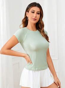 Camiseta deportiva unicolor de manga raglán
