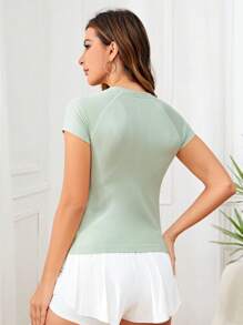 Camiseta deportiva unicolor de manga raglán