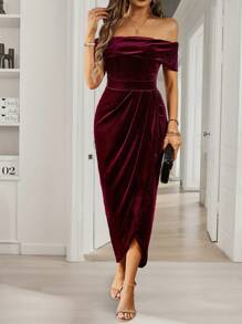 PoPoHouse 女士派对连衣裙，完美适用于情人节、浪漫约会、节日派对和鸡尾酒会。这款修身舒适的露肩性感连衣裙采用前开衩设计，单肩天鹅绒面料，尽显优雅时尚。适合女士节日装扮和春季穿着。