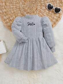 SHEIN 可愛編織連衣裙,帶圖案設計,嬰兒女孩字母刺繡和小高領襯衫 - 灰色 - 查看 1