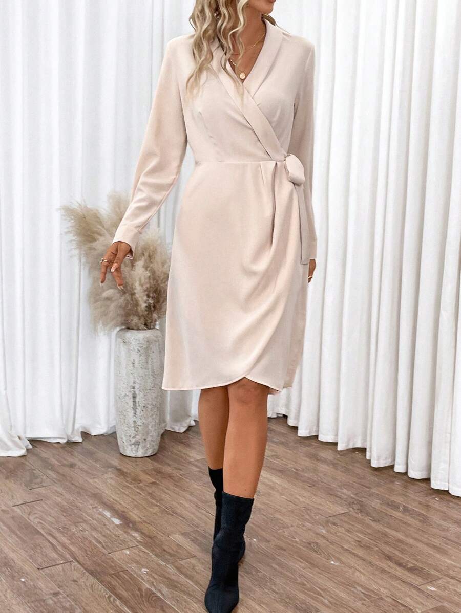 SHEIN Frenchy 青果領圍裹側打結洋裝 - 杏色 - 查看 1