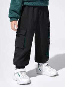 SHEIN 男小童側翻蓋口袋工裝褲 - 黑色 - 查看 5